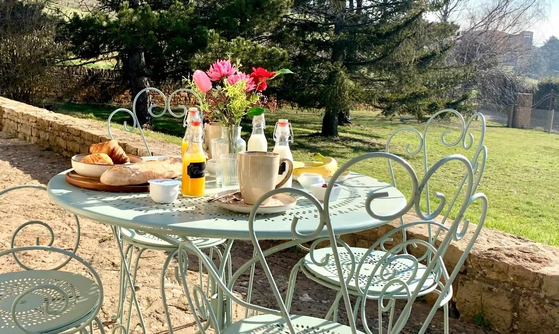 Theizé L'Instant Beaujolais 2 Ou 4 Personnes Logis Cosy Balneo Vue Jardinヴィラ 別荘