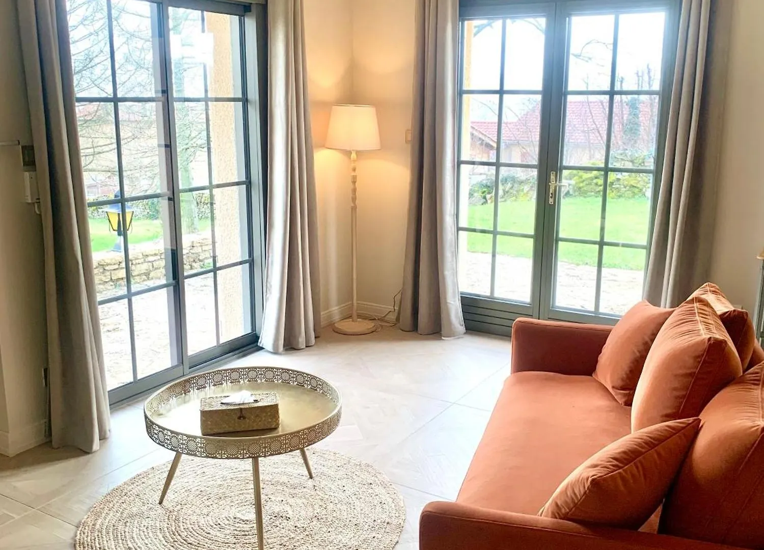 Theizé L'Instant Beaujolais 2 Ou 4 Personnes Logis Cosy Balneo Vue Jardinヴィラ